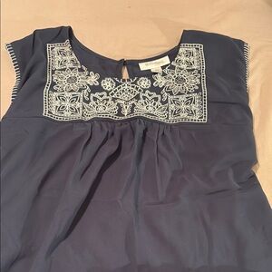 Embroidered maternity blouse